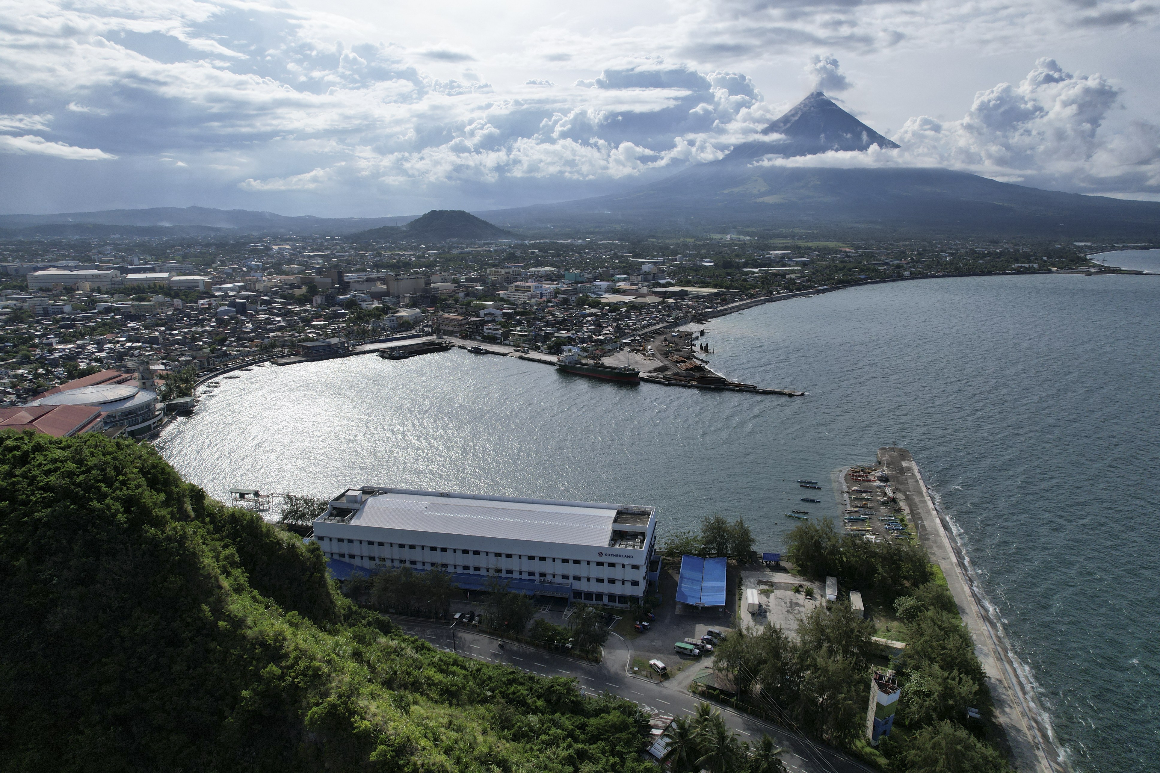菲律宾马荣火山喷发