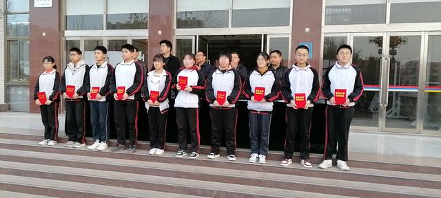 菏泽二中高三级部召开高考动员誓师大会暨一模考试表彰会