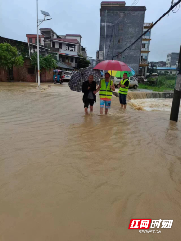 宜章黄沙镇:风雨无阻勇担当 筑牢防汛"安全堤"