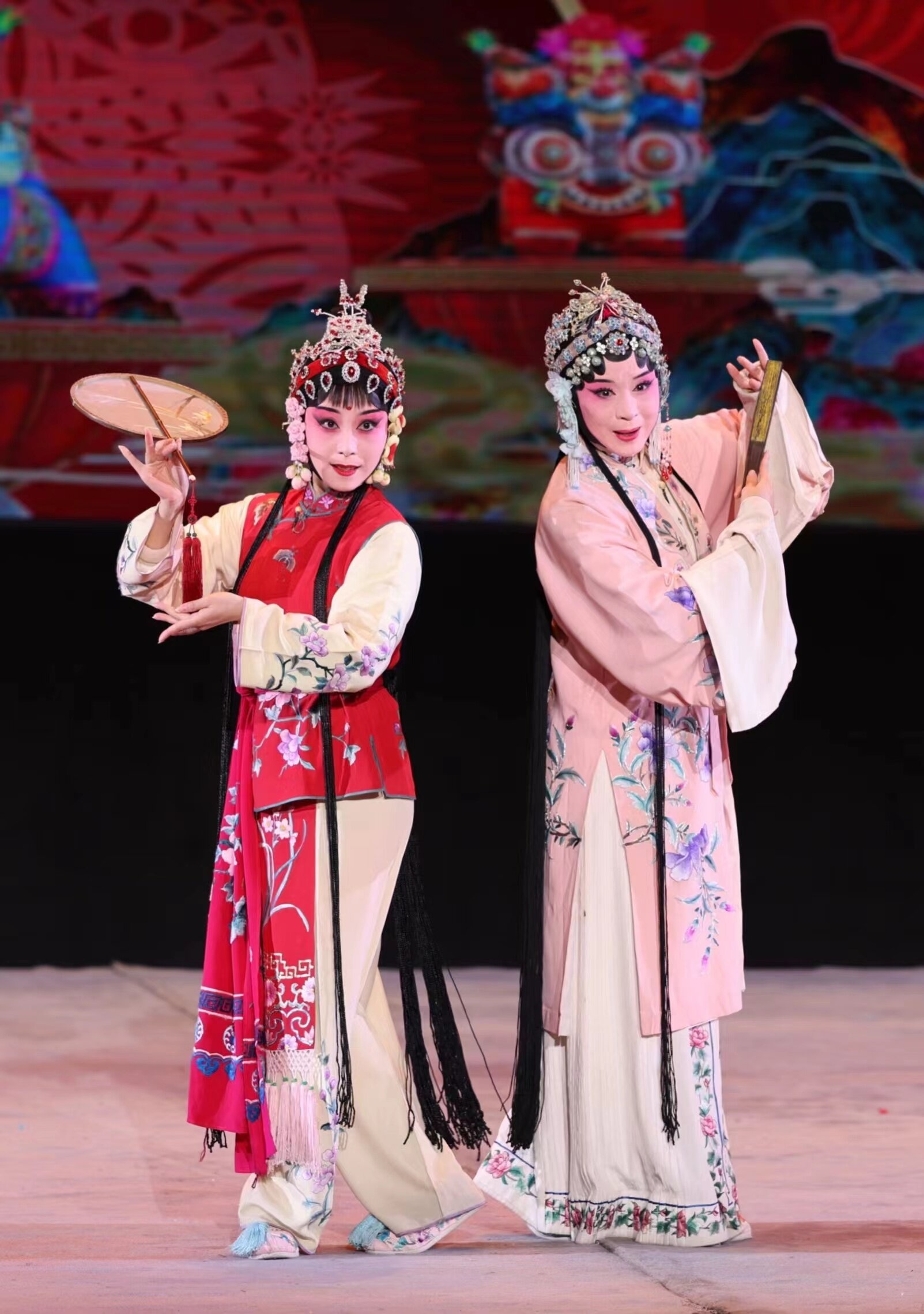 贺岁京剧武戏《虎啸龙吟》和昆曲《游园》成功参演中德2022虎年新春