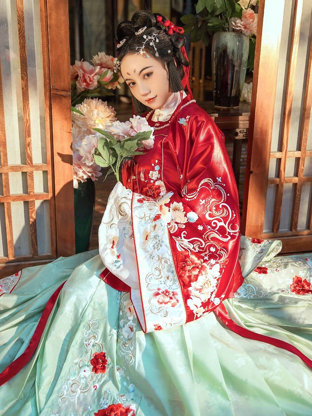 "洛丽塔大哥"是真美,穿上汉服之后,更是藏不住好气质