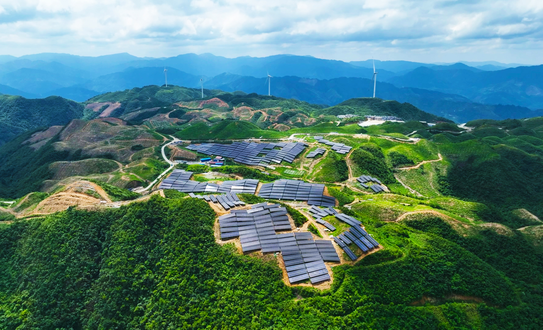 锦屏:光伏发电项目建设如火如荼 为绿色能源发展"充电蓄能"