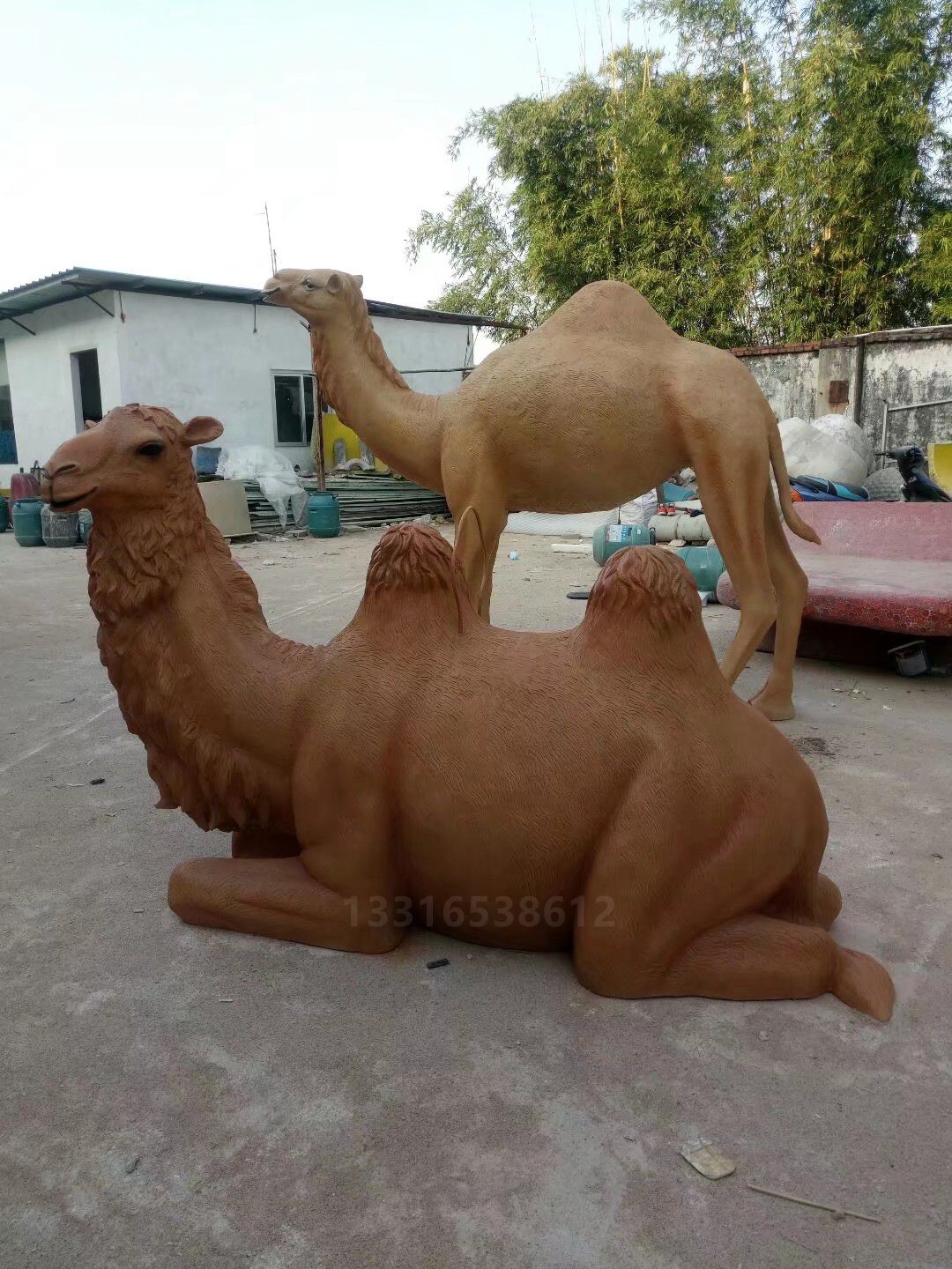 以沙漠之星的骆驼为主题玻璃钢骆驼造型雕塑装饰环境摆件