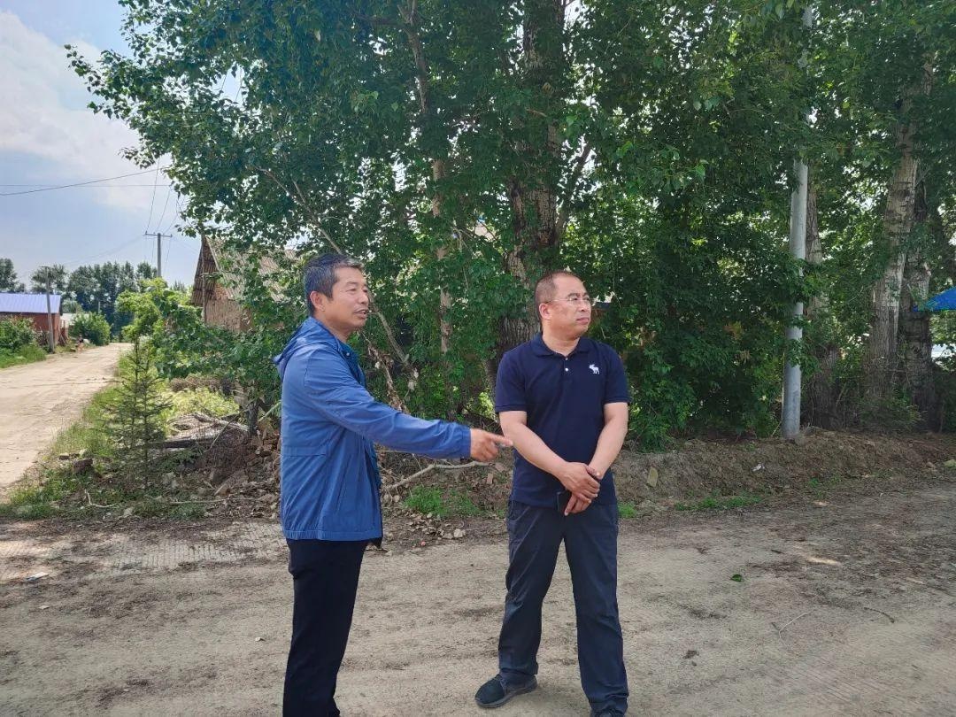 郝洪山到部分乡镇检查指导农村人居环境整治工作