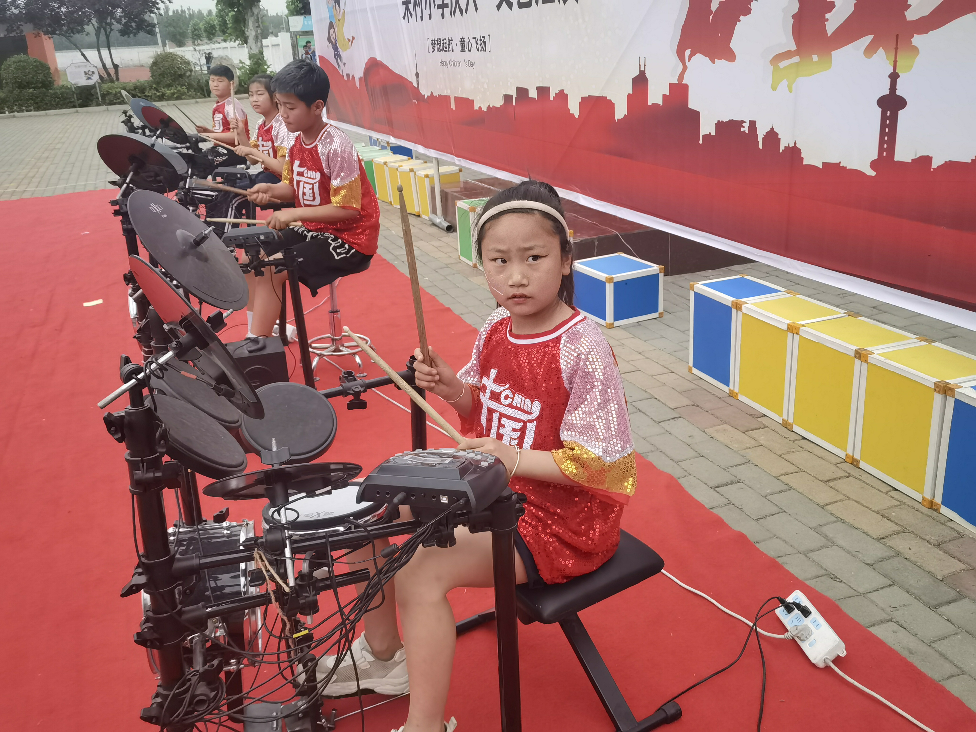 滕州市滨湖镇朱村小学开展童声颂党恩·庆"六一"文艺会演活动