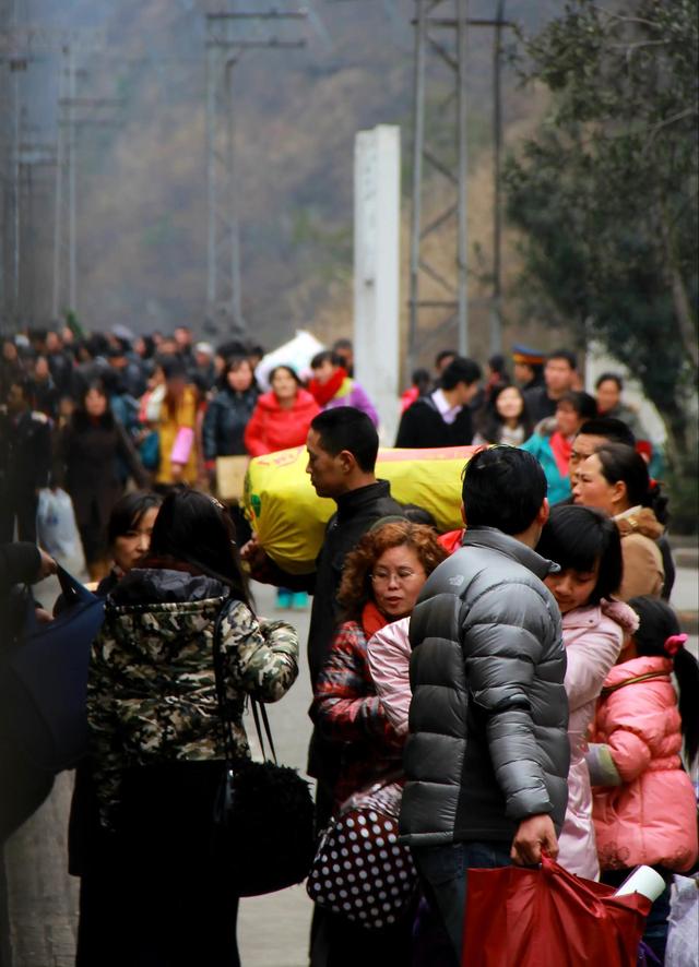 成昆铁路之金口河火车站,四川省人口最少的县级区之一