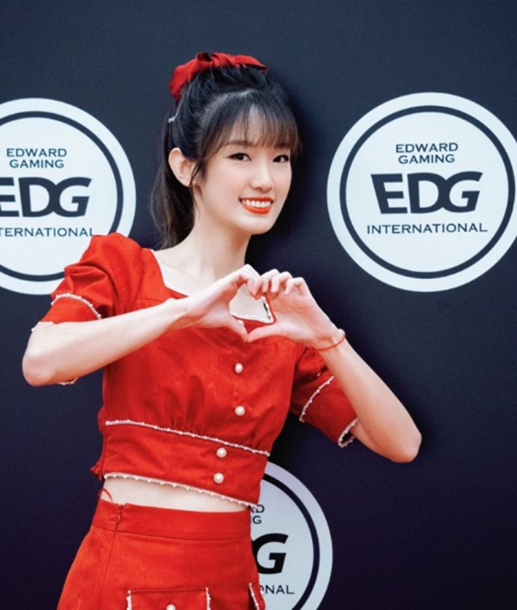 lpl夏安会几种语言,她为什么会选择电竞行业