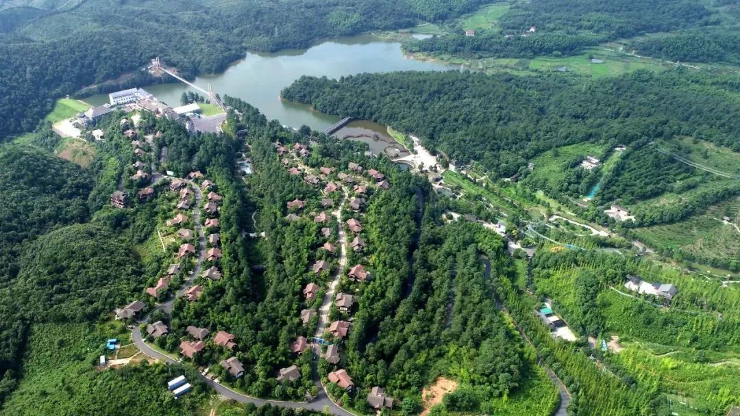 皖南川藏线上的"中式园林"—恩龙世界木屋村