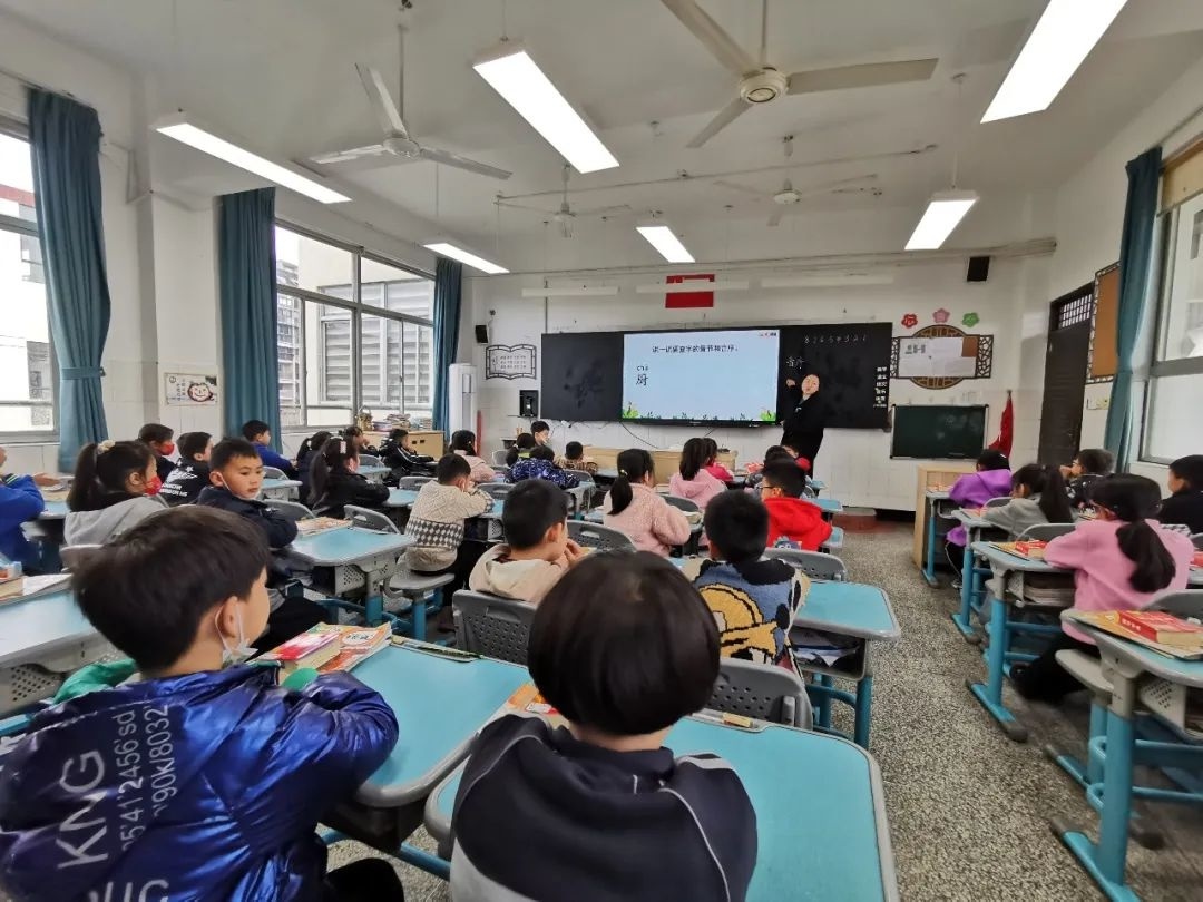 倾心"把脉",精准"开方"——记金华市丹溪小学"校长进课堂把脉问诊"