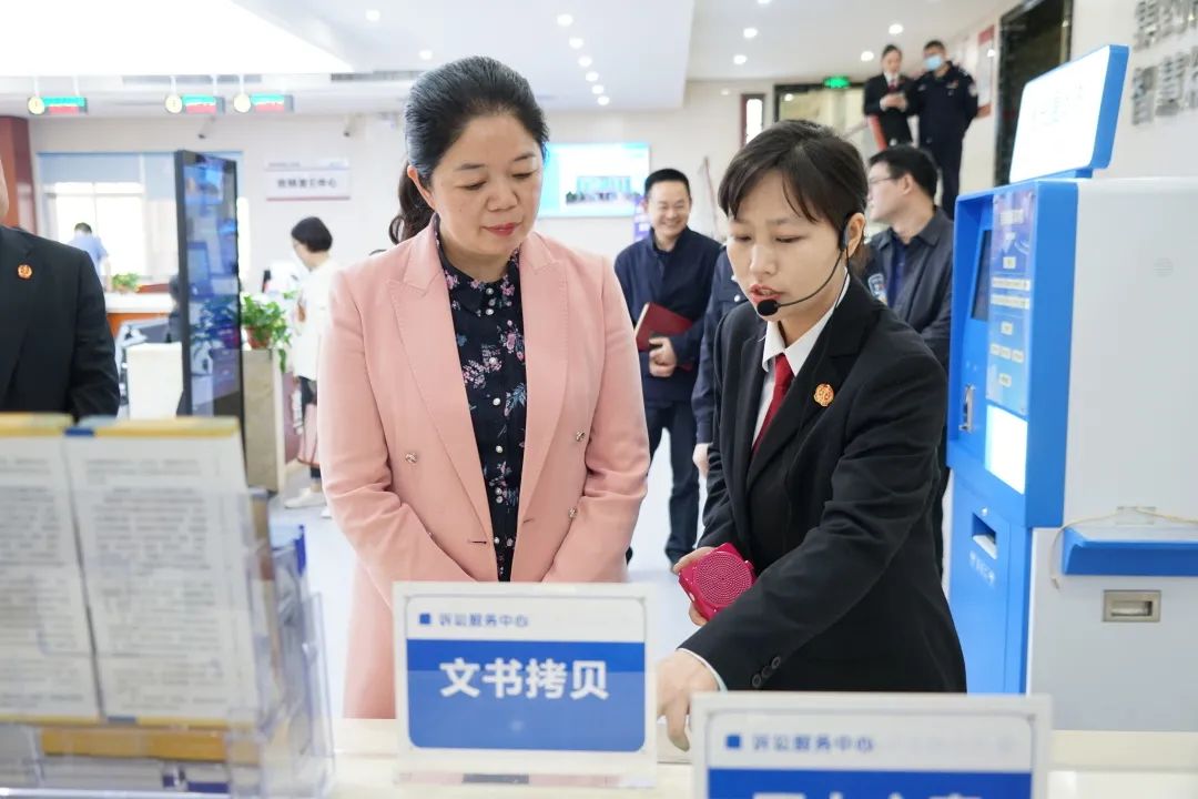 周赏玲区长到岳塘法院调研指导工作