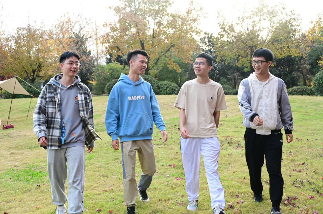 自己的灿烂未来[gf]2726[/gf][gf]2726[/gf]大学生传媒创新基地纳新啦