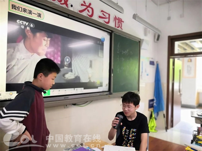 腹有诗书气自华 墨韵书香花自发 杭州市启源中学开展读书展示活动