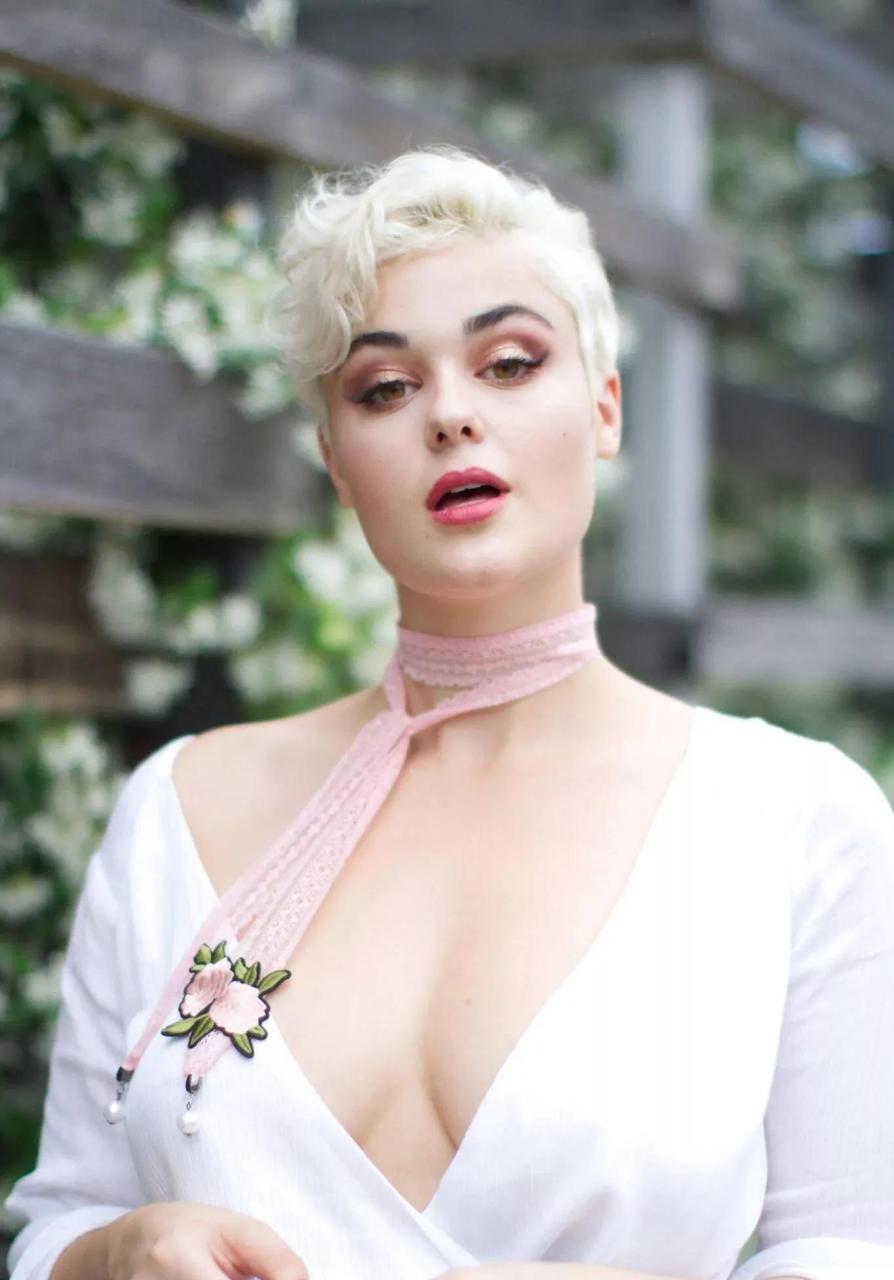 斯特凡妮娅·费拉里奥(stefania ferrario)体重160斤,澳大利亚大码