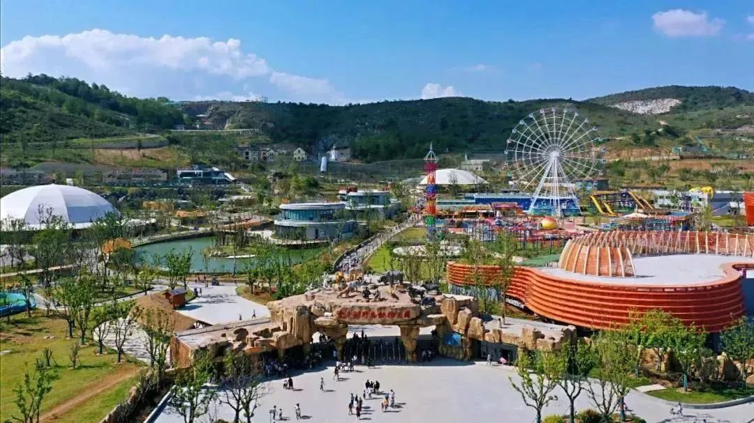 南京金牛湖野生动物王国景区位于金牛湖畔,风景秀美的金牛湖西岸,冶山