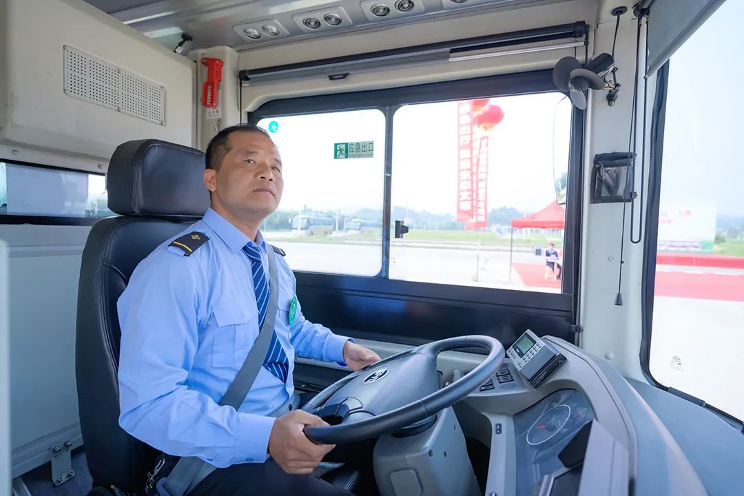 本次赛事前3名选手 将分别被授予 "宜昌市客运汽车驾驶员技能状元