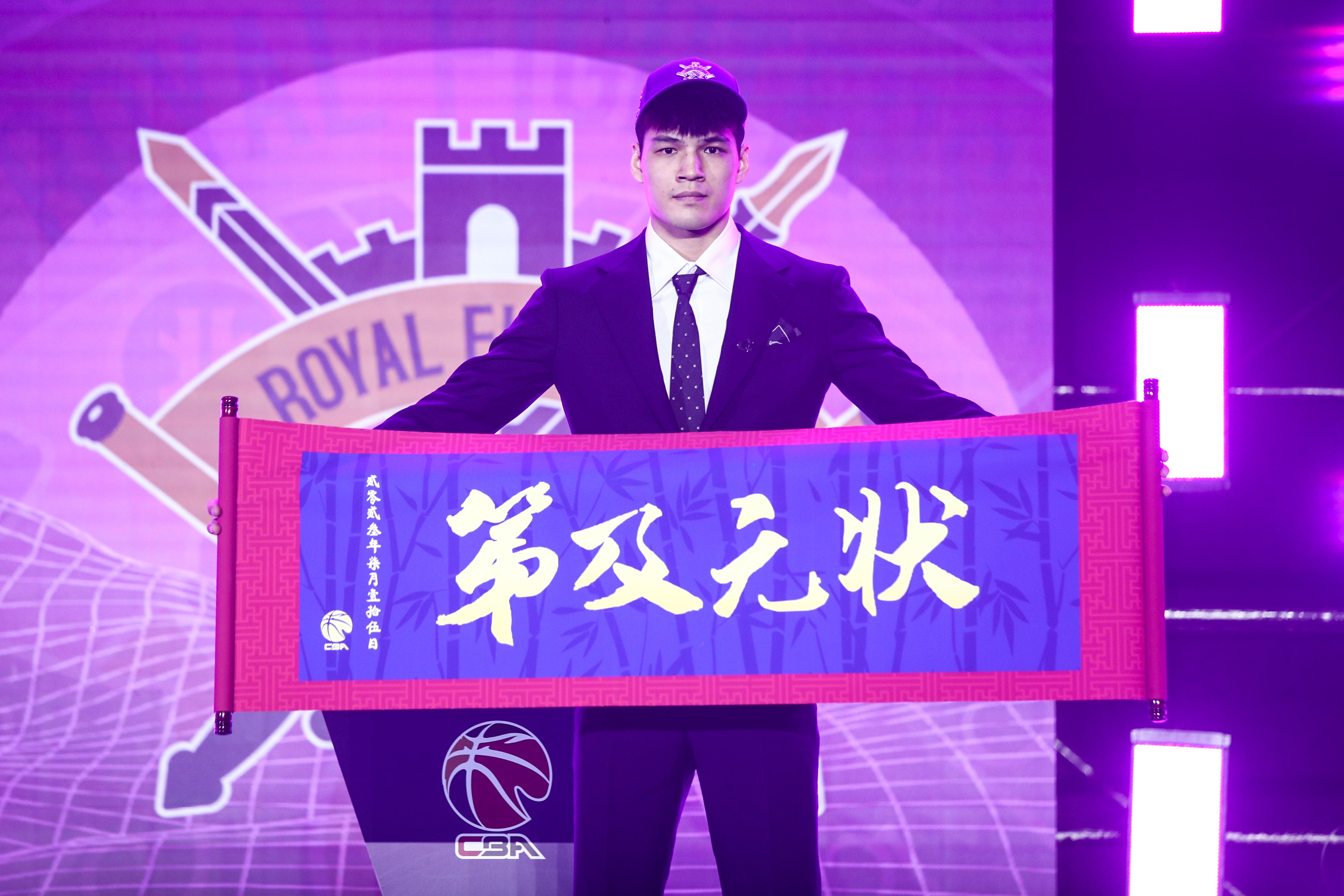 cba选秀大会:陈国豪中"状元" 大学生球员成主角