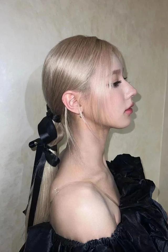 比乌梅子酱更甜的是虞书欣的双麻花辫