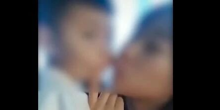 河南幼儿园女老师发布亲吻男童视频,官方通报:涉事教师已被辞退,幼儿