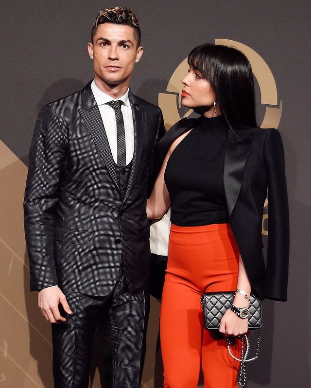 乔治娜和c罗同框好甜蜜,穿礼服秀出完美身材,齐刘海时颜值最高