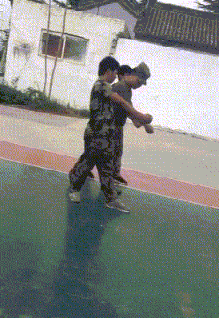 妹子你是想起来了你上辈子是蛤蟆精了吧 第16张