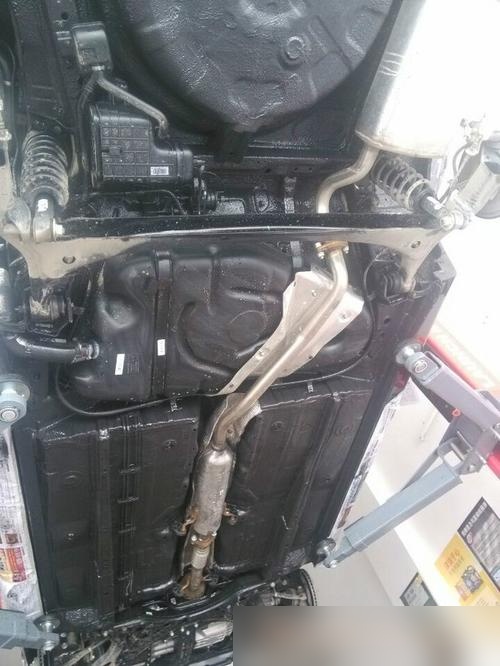 听说帝豪开三年门边,底盘就生锈.求大神明示?