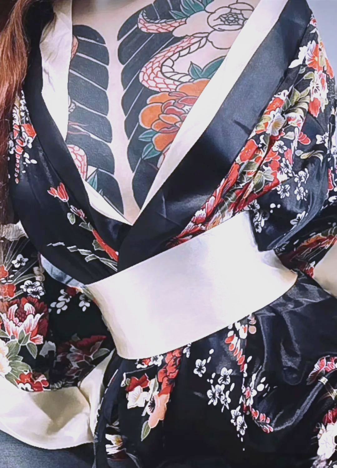 日式传统纹身中,女生开衫刺青的常见设计及其背后的考量