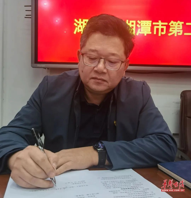 千里牵手情系教育,云端结对共话发展——湘潭市第二中学与吐鲁番市