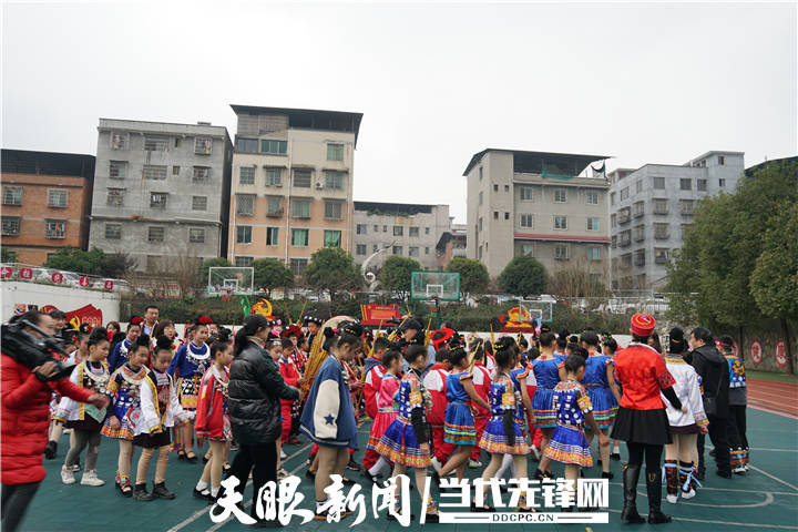 加强民族团结 构建和谐校园