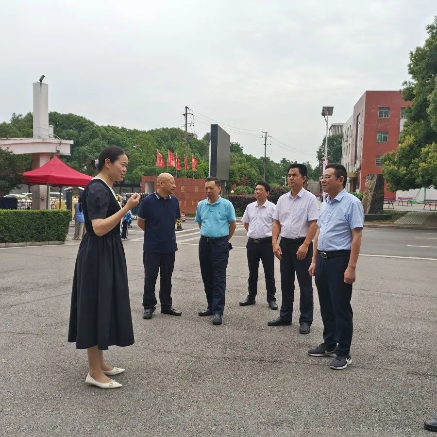 李伟群赴望城区走访联系市人大代表