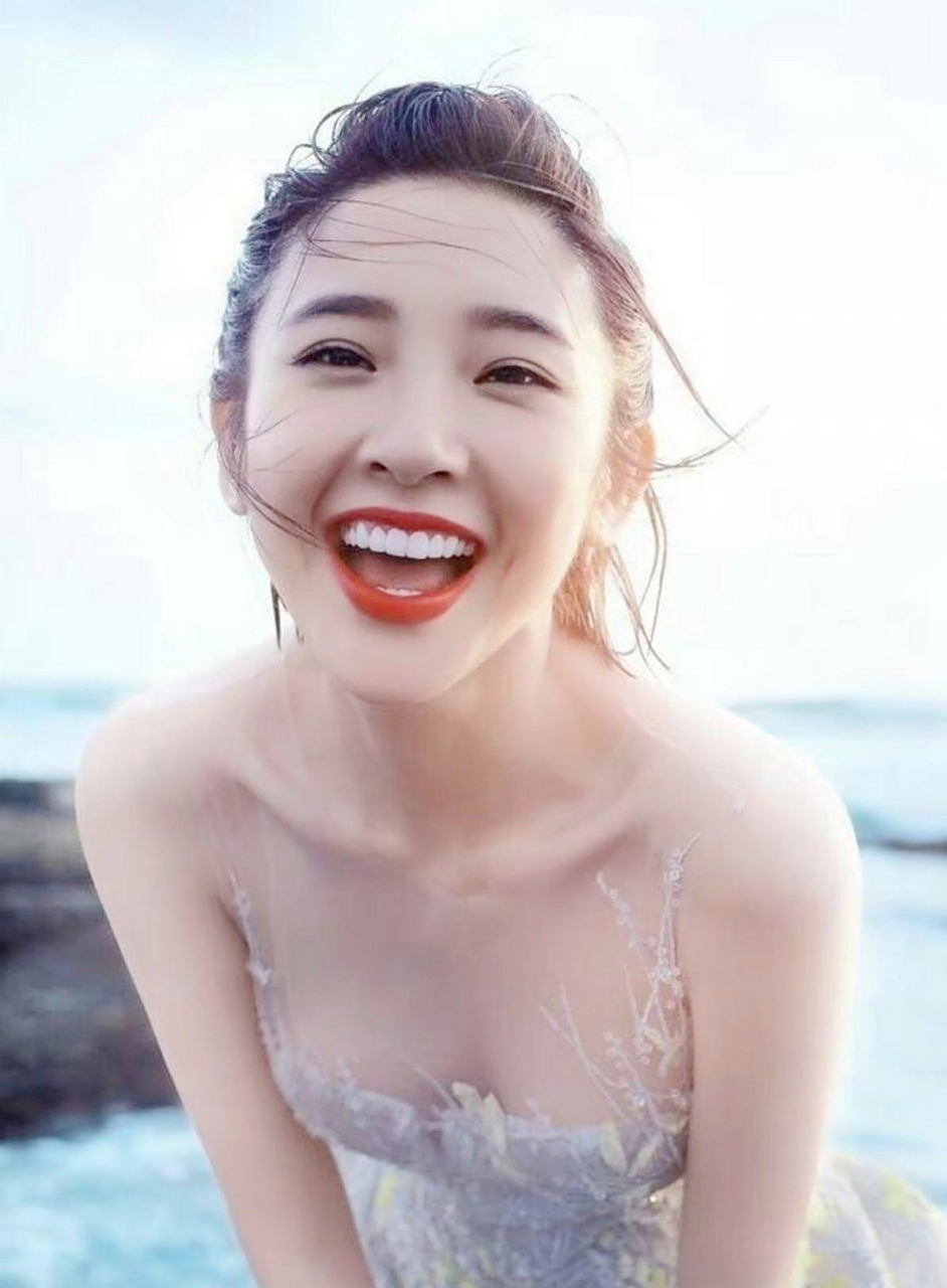 唐艺昕的牙齿好白!