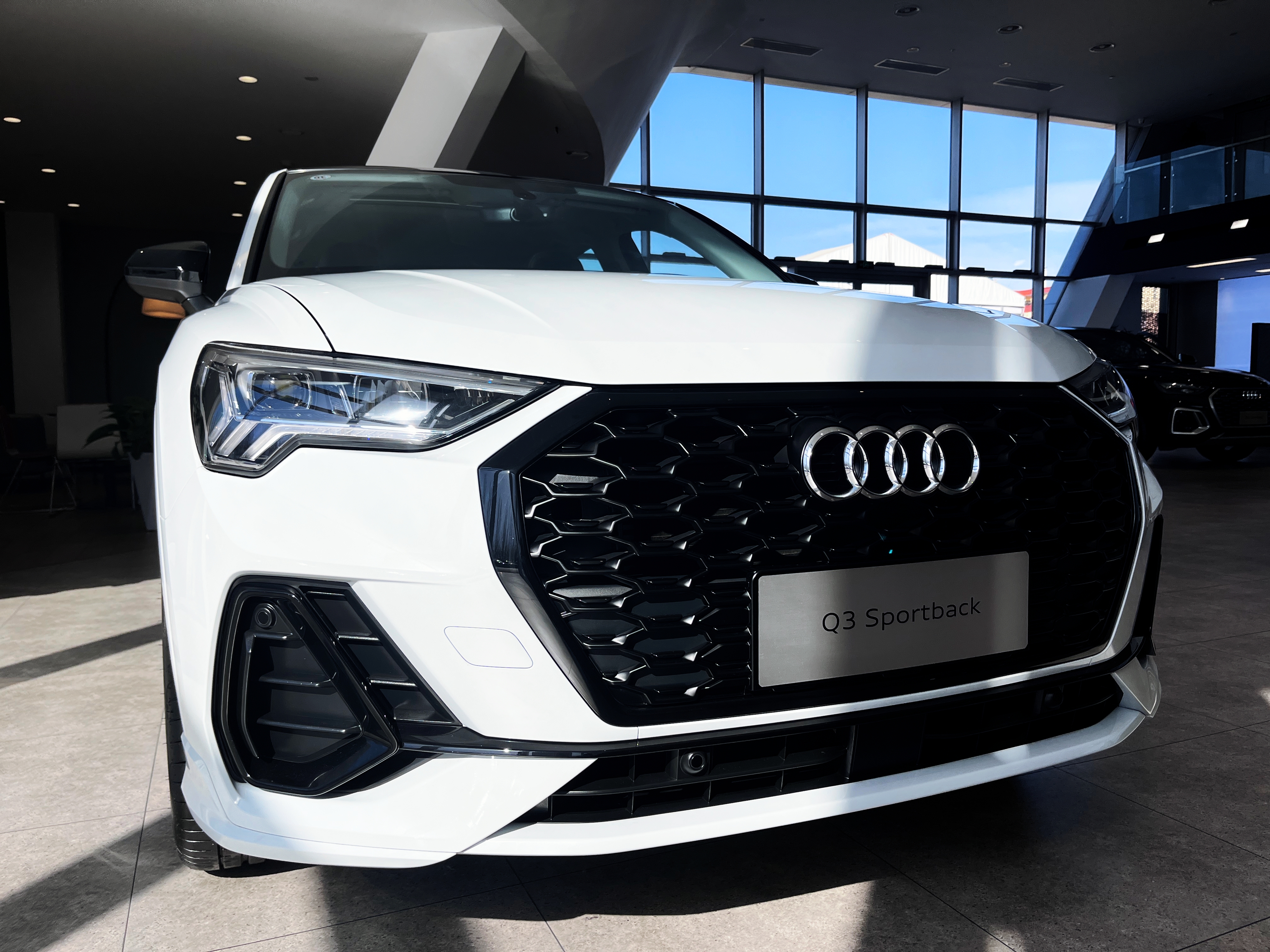 奥迪q3 sport back 冰川白