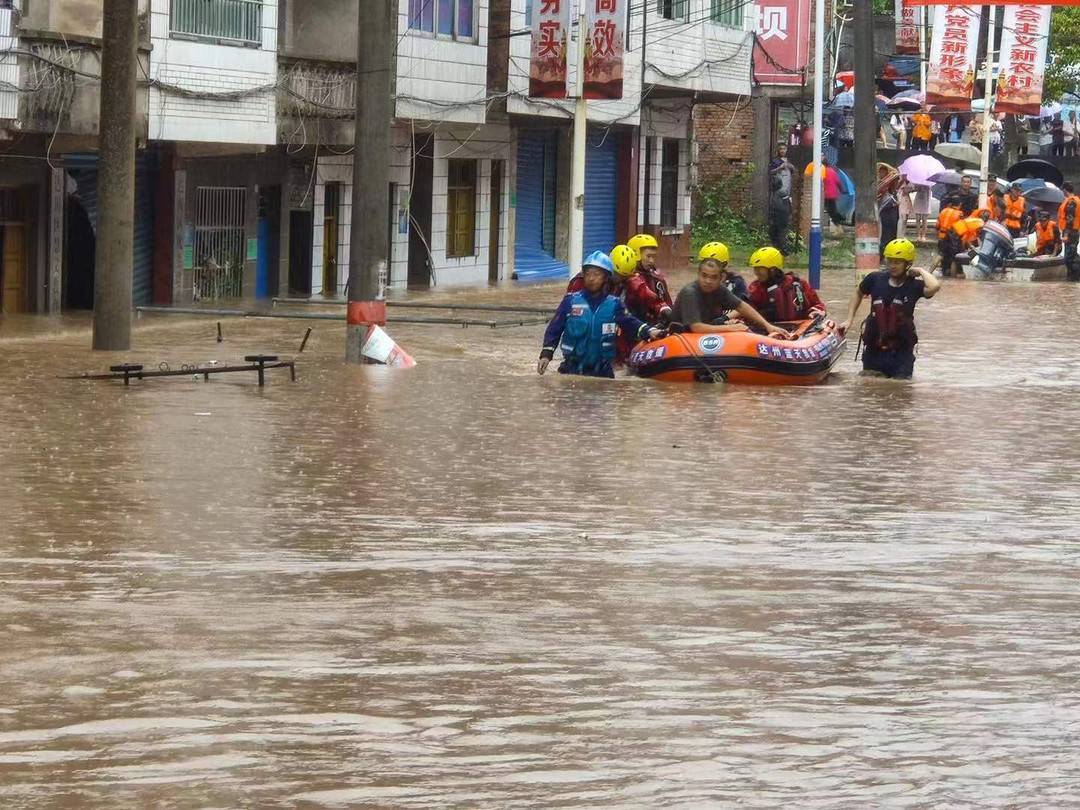 四川達州暴雨導致洪澇 多地出現人員被困