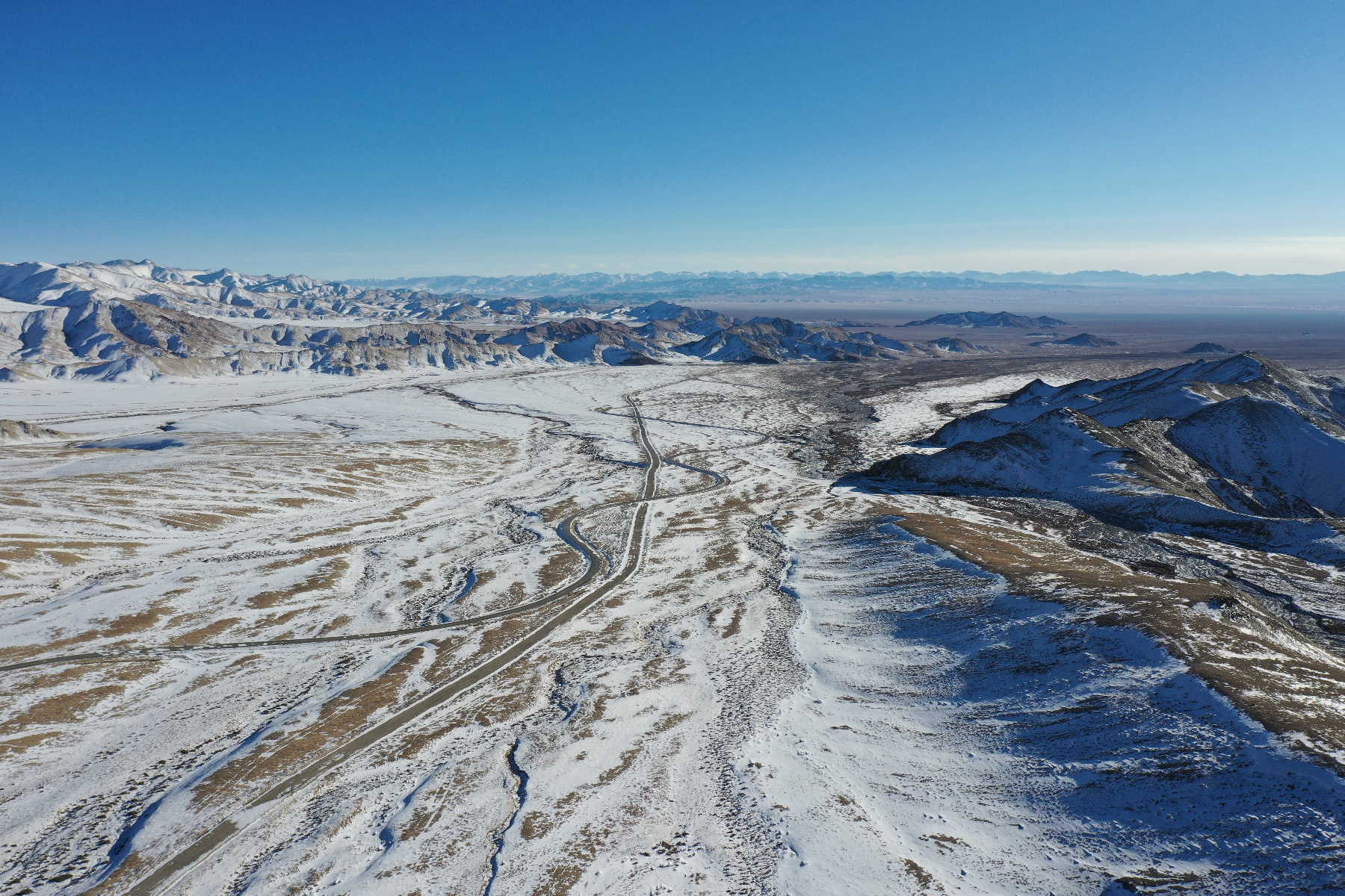 阿克塞哈尔腾高原冬至雪景美如画
