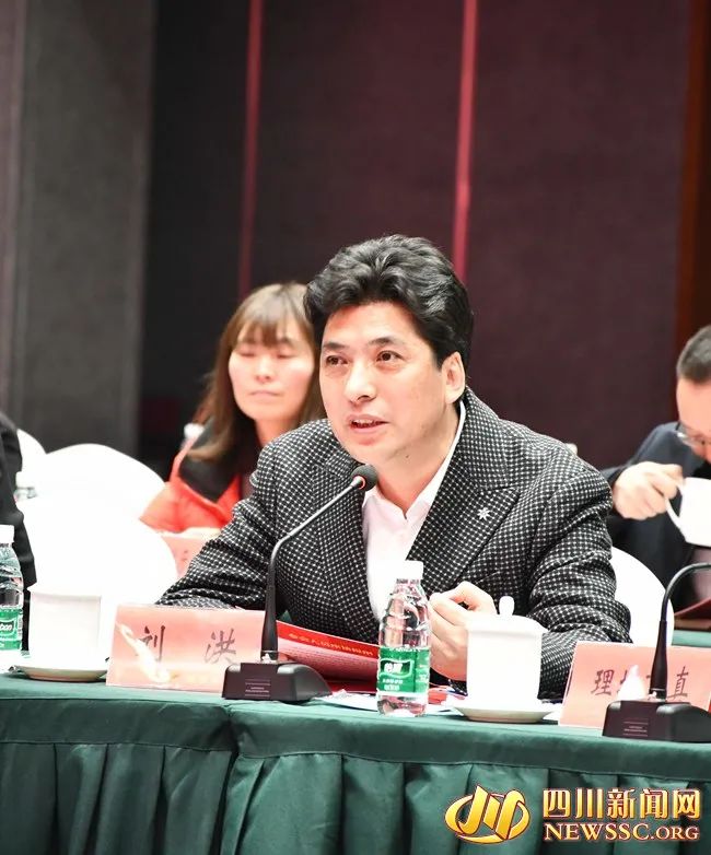为了这件重要网事,甘孜文旅局长刘洪,理塘丁真去成都开了个会,粉丝数