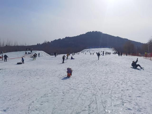 山東濟寧嶧山滑雪場,門票 雪鏡,無師自通三句訣,冬滑雪夏滑草