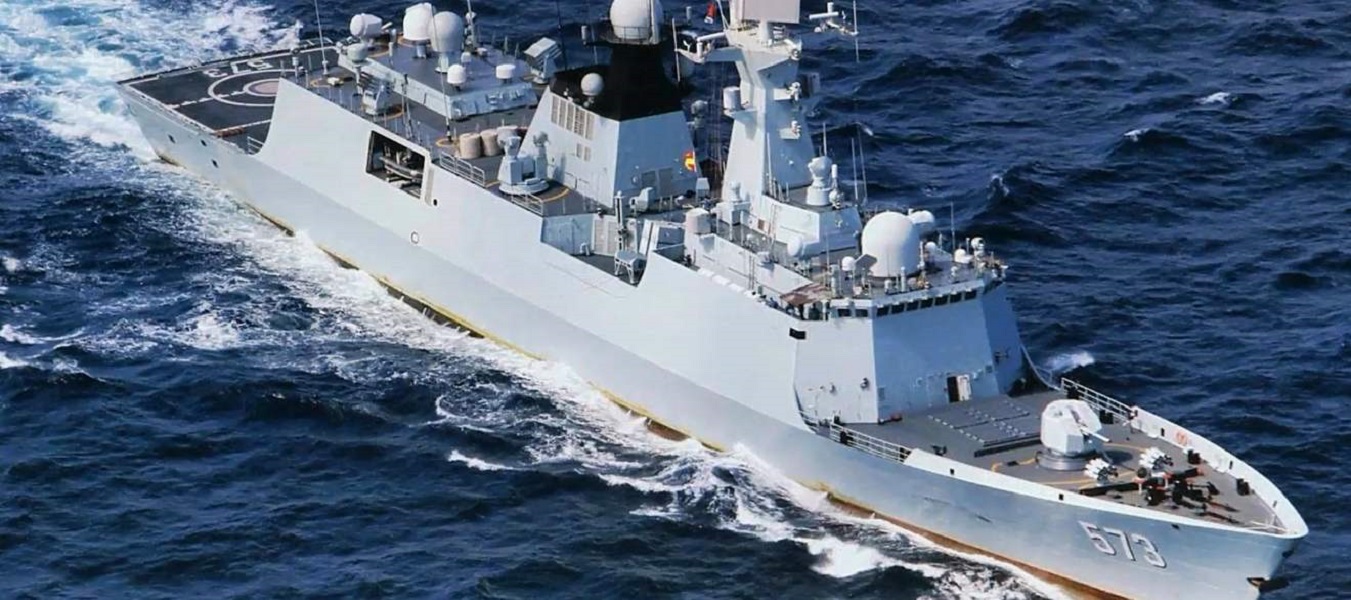 穿越二战:7千吨级052d驱逐舰,能击沉7万吨级大和号战列舰吗?