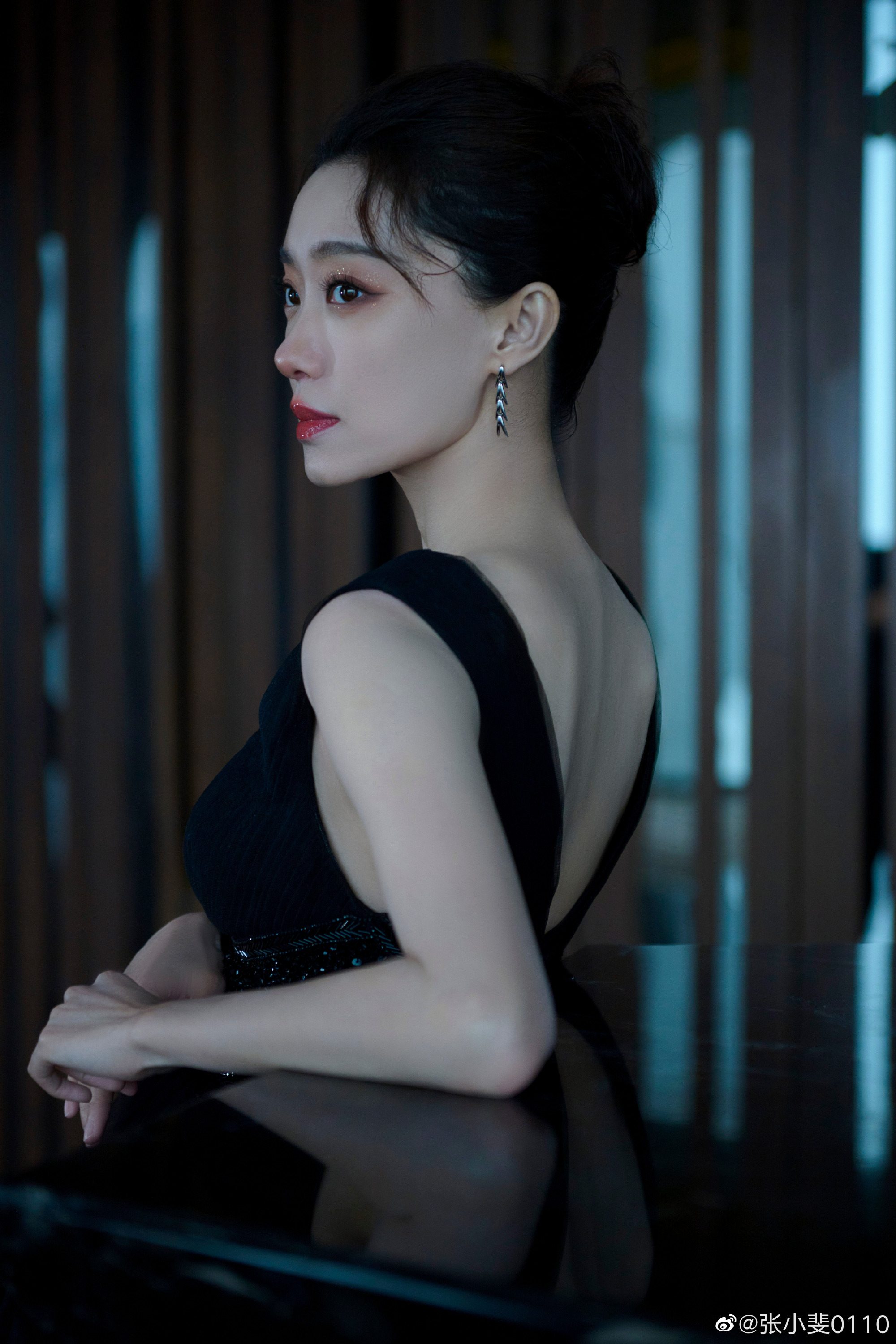 元宵晚会张小斐好美上热搜,尽显"全民亲妈"般温柔