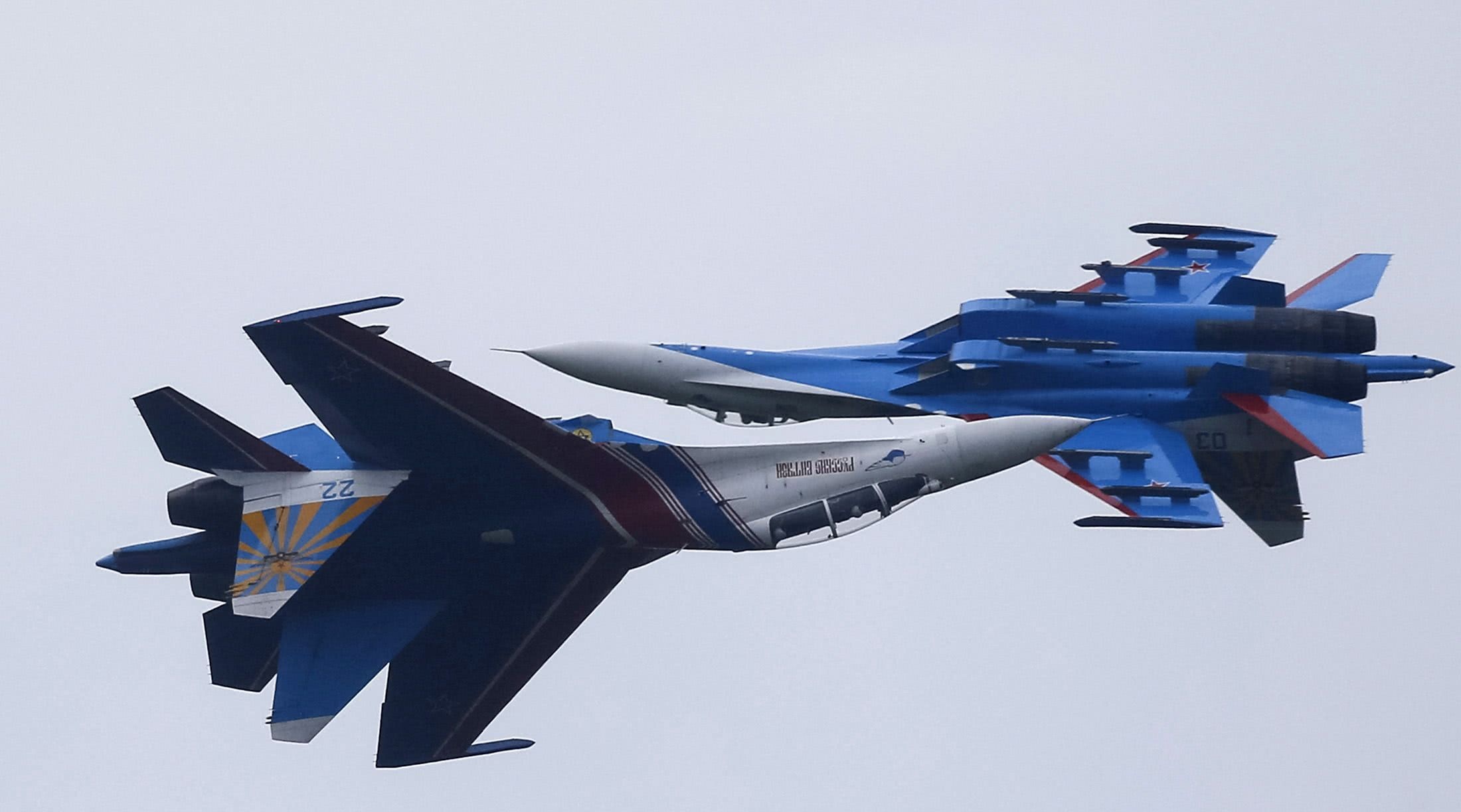 红色帝国的暴力美学!苏-27重型战斗机,北约代号:侧卫!