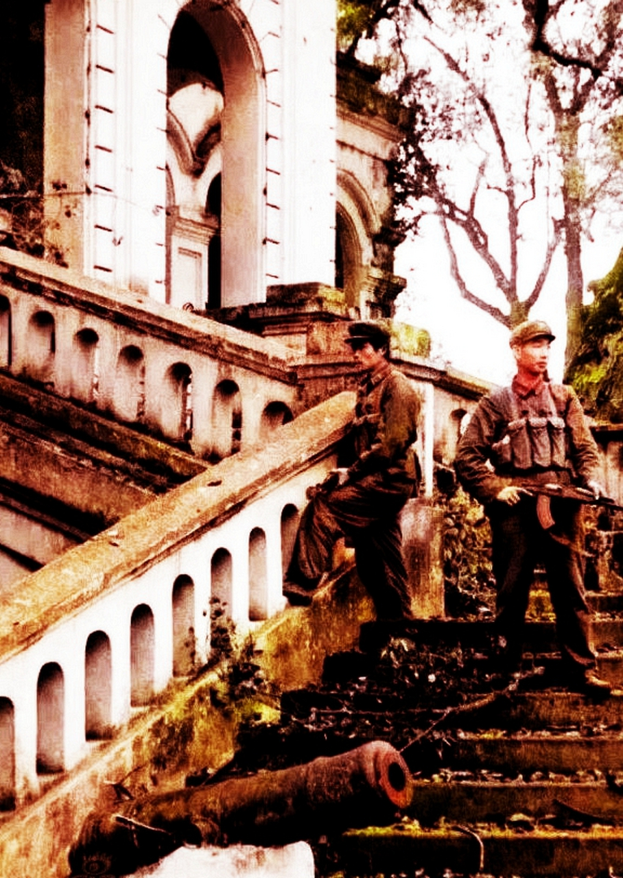这张照片名为《攻克谅山》,成为越南战争期间标志性的纪实照片.