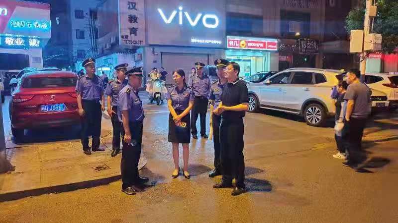 宫传敏率队夜间督导检查文明创建和环保督察工作