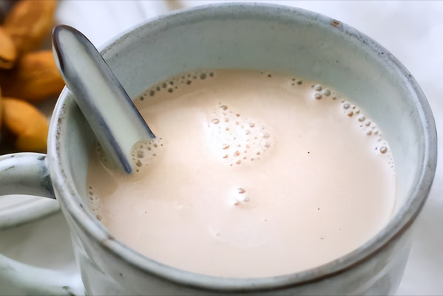 香甜的杏仁核桃露,美味滋补的可口热饮!口感丰富,营养价值高!