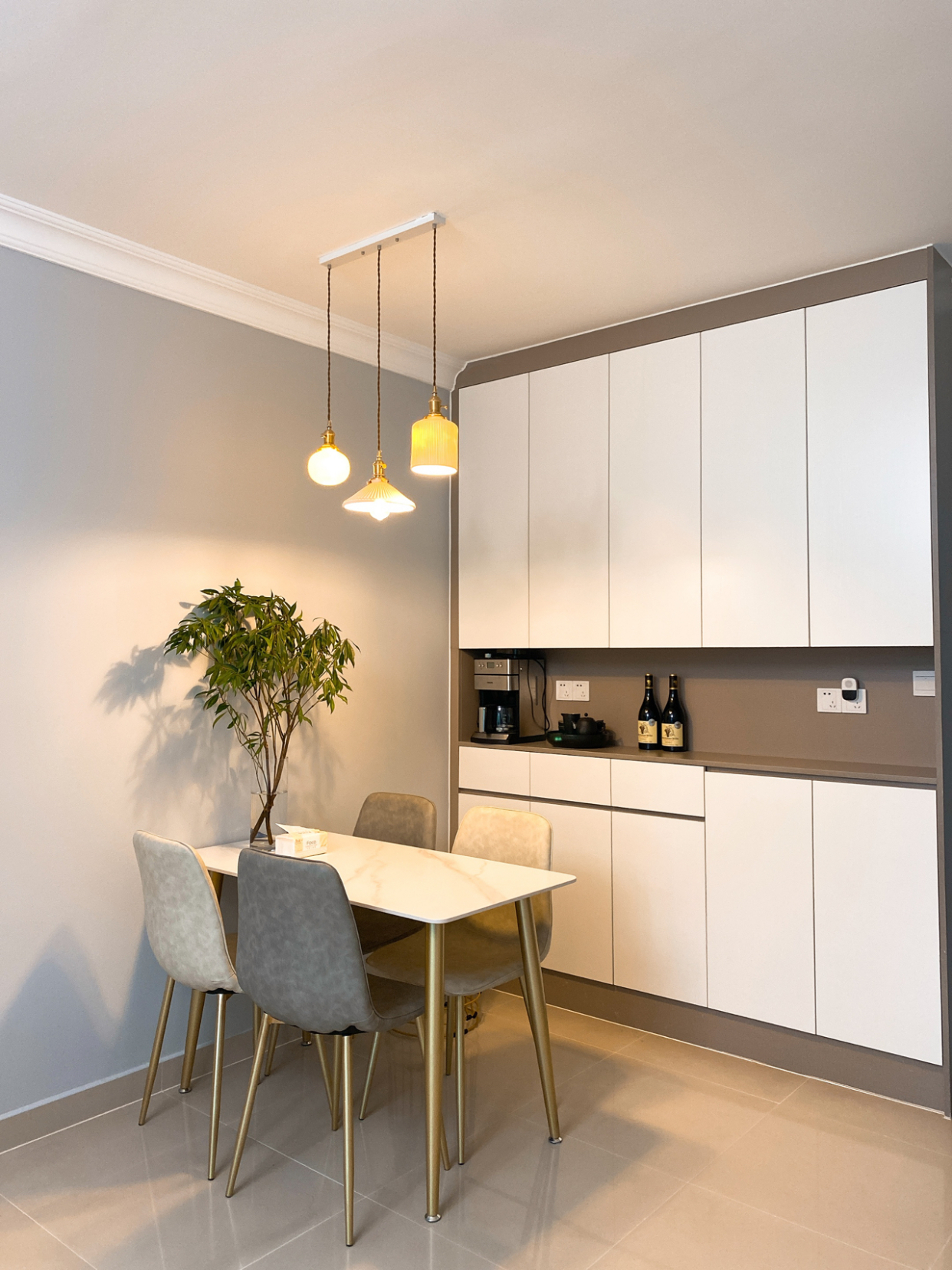 成都市中心老房子翻新装修完工图,橘色网红沙发成点睛之笔