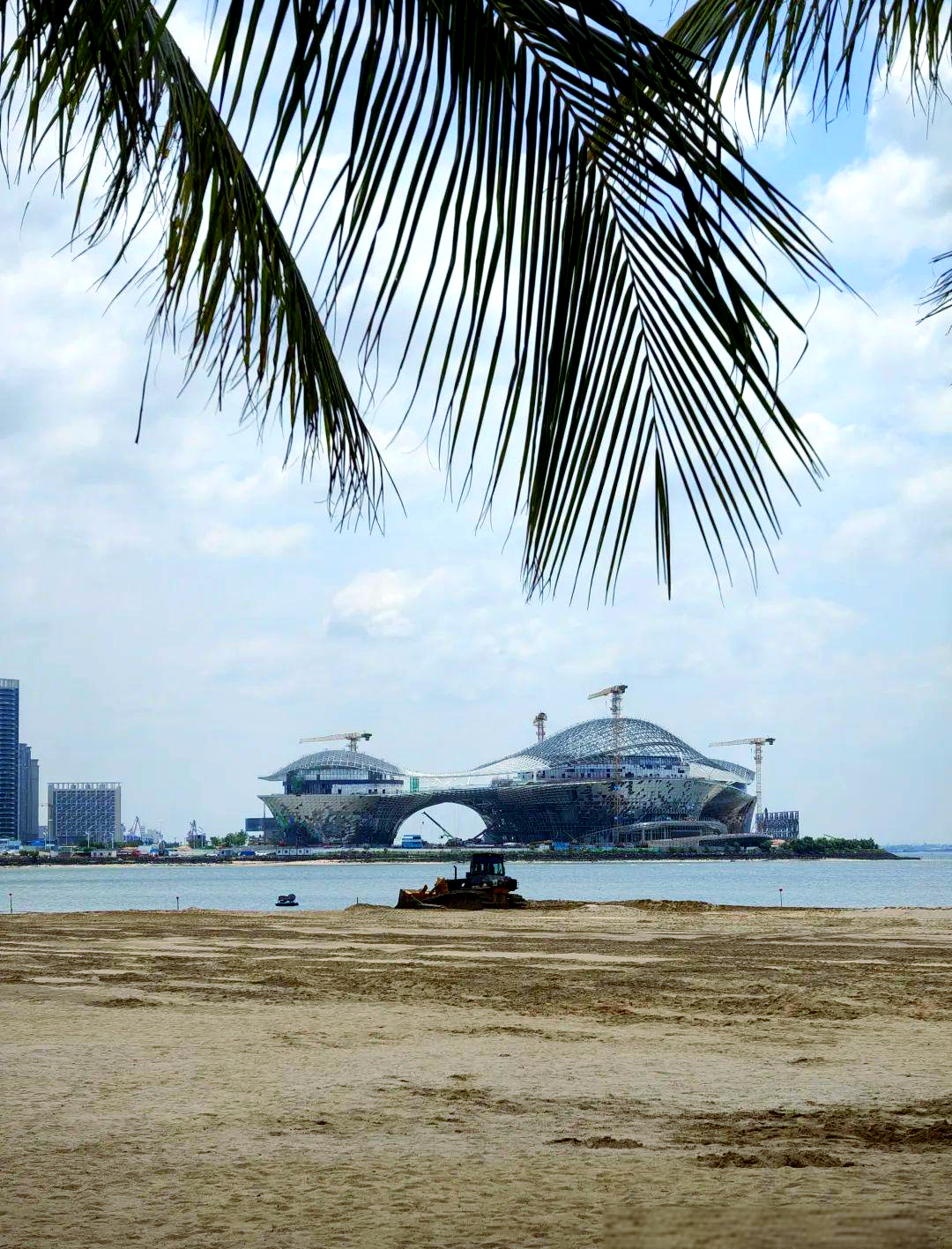 金沙湾沙滩美化与维护工程启动,迎接暑假旅游旺季