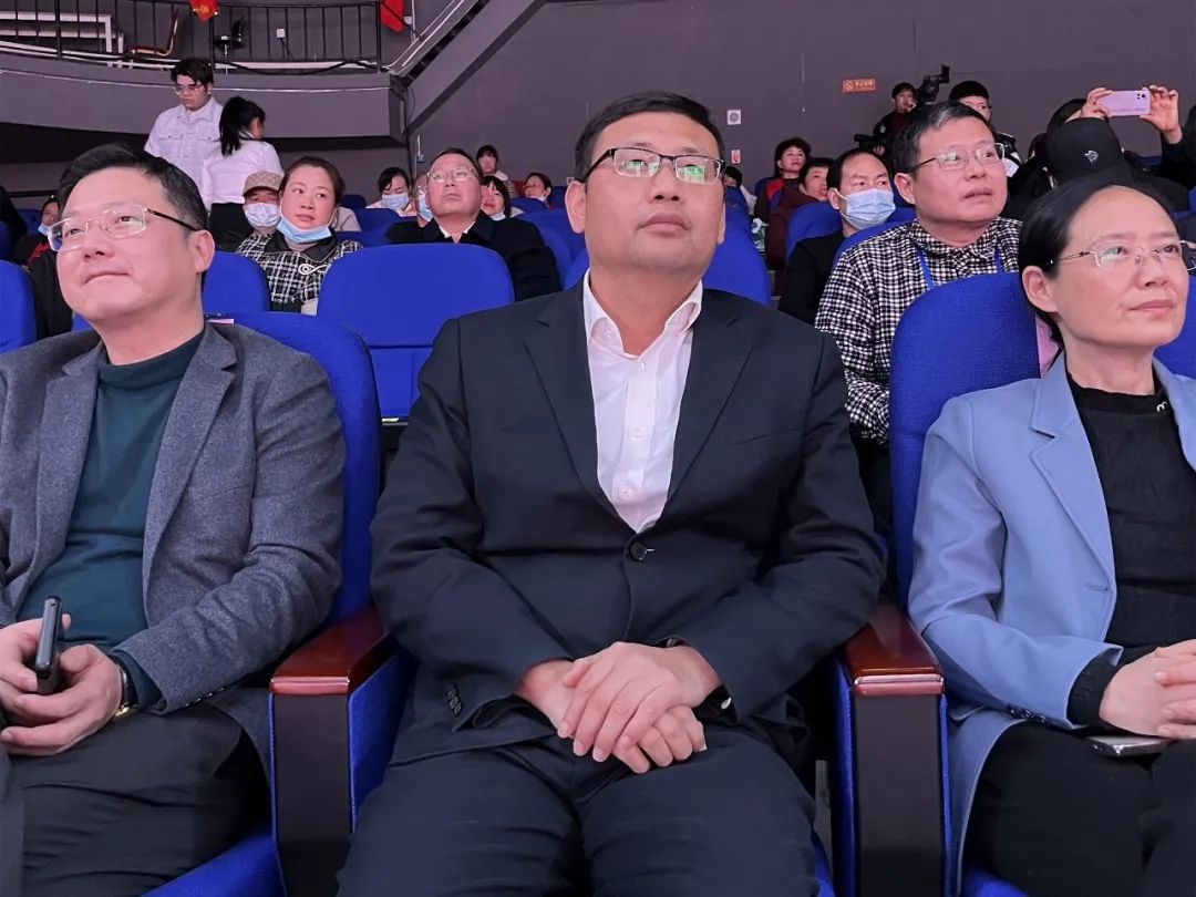 鹰潭民革成立义工服务队徐双文授旗