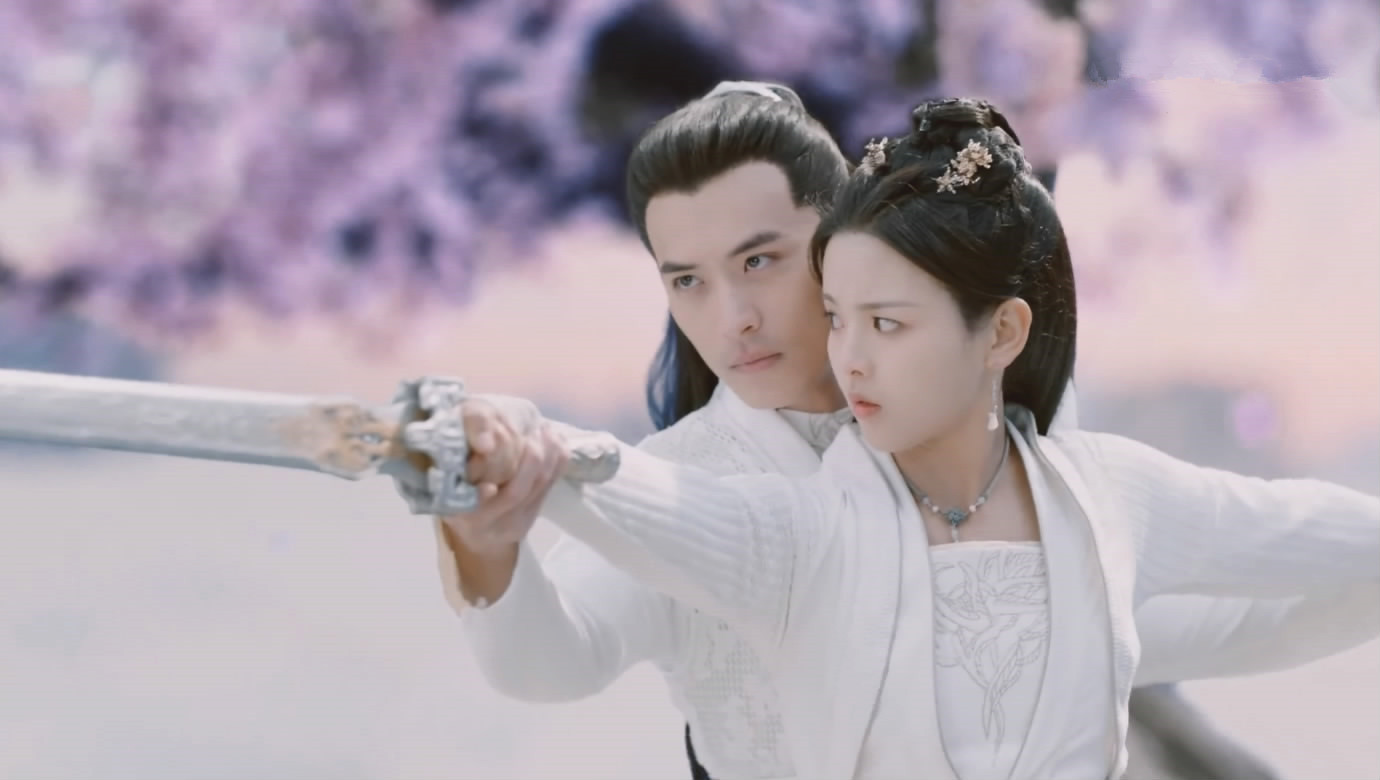 且听凤鸣:凤舞吃糕点,君临渊当场一个举动,凤舞瞬间脸红