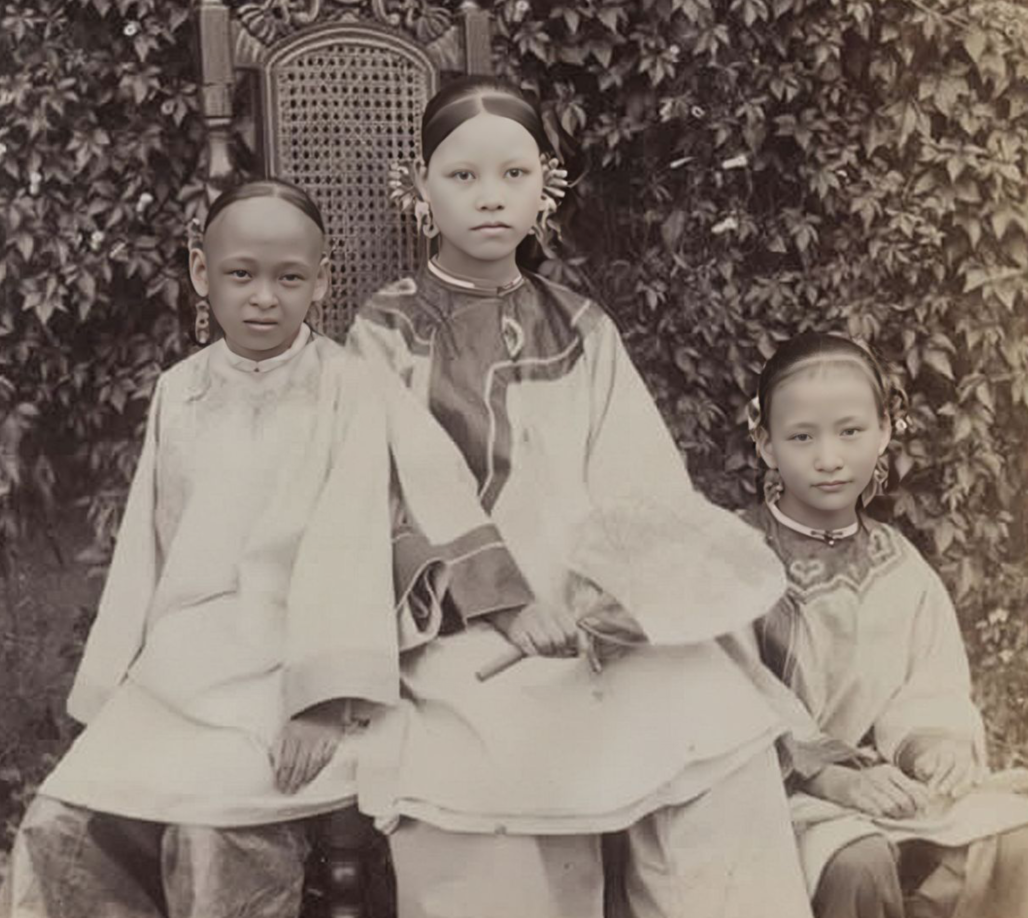 晚清老照片:大户人家的童养媳玉容花貌,新娘待嫁满脸哀伤惆怅!