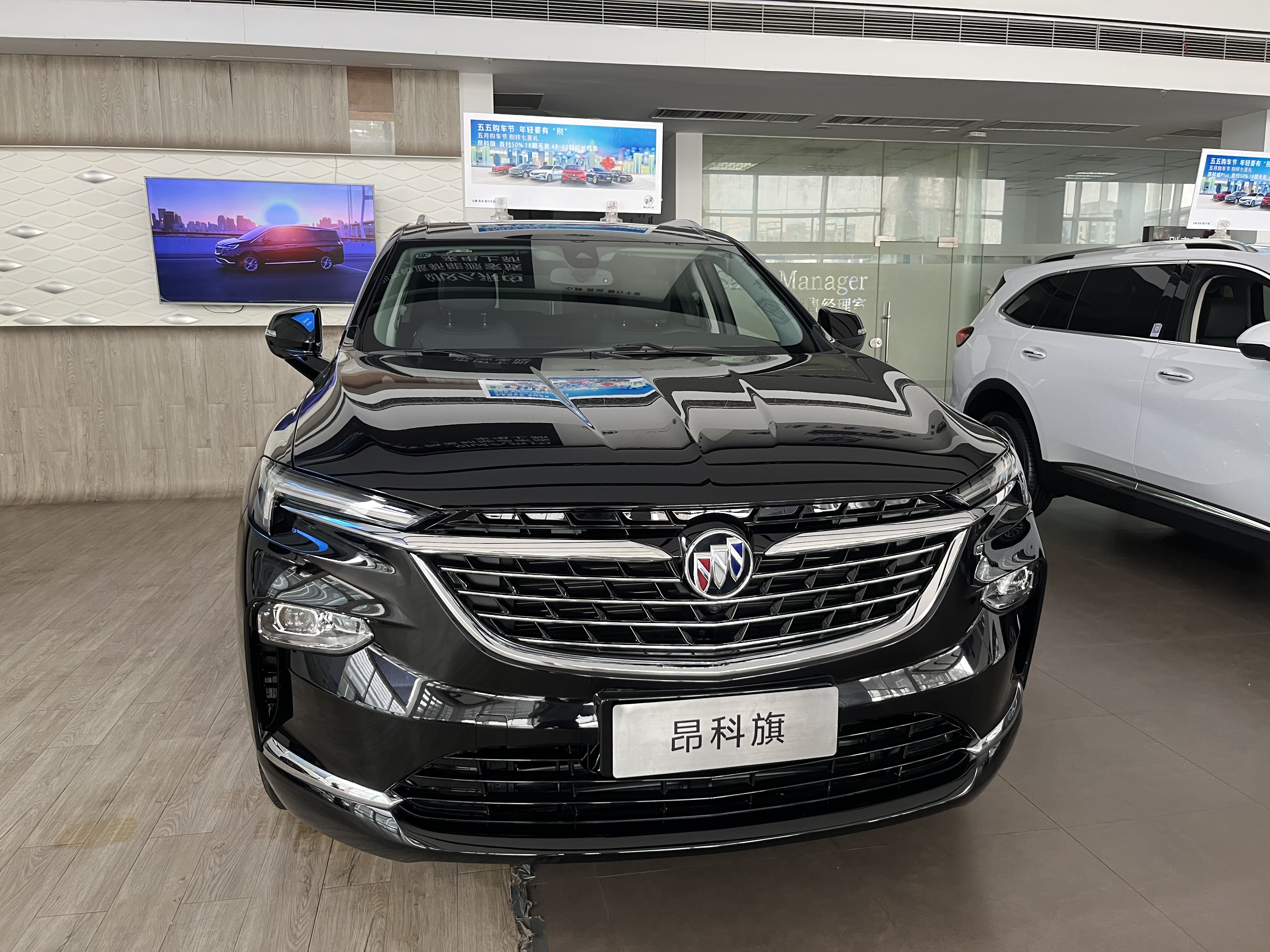 到店实拍:别克两驱尊贵版昂科旗,48v轻混加持,嘎嘎省油