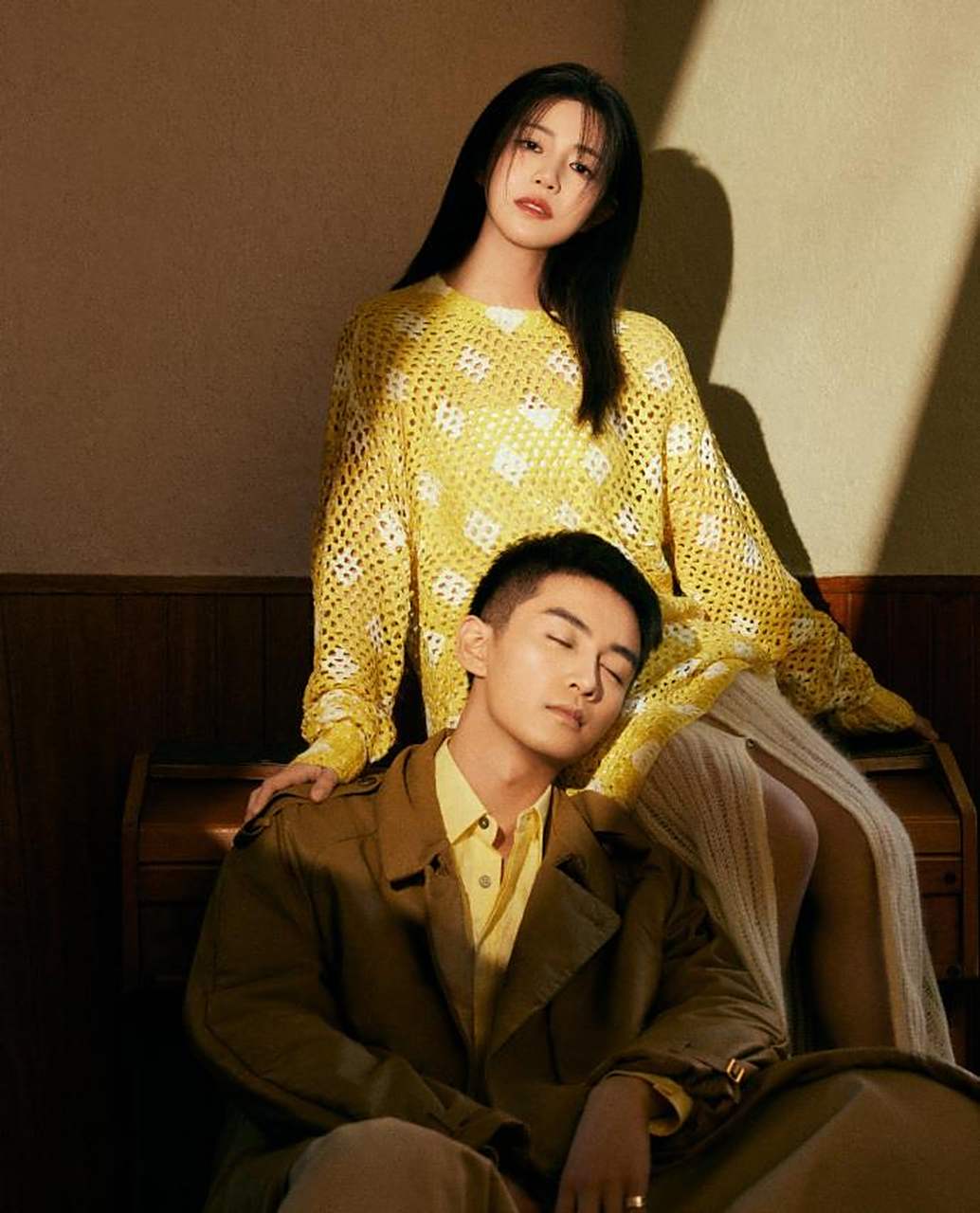 陈晓陈妍希复古氛围感大片# 1月20日,陈妍希工作室分享了一组陈妍＃