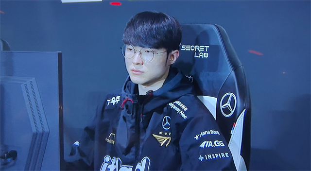 若子预测t1能3:1获胜,乌兹特地买来3根香蕉,边看faker比赛边吃