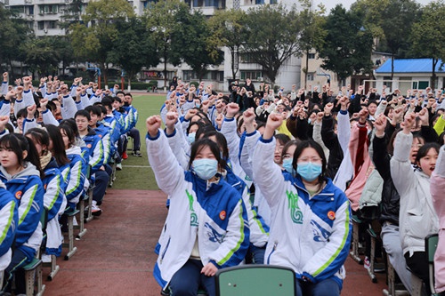 挑战极限 为梦而战——广汉市金雁中学邀请善朝教育专家到校作励志